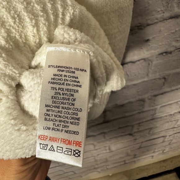 Rae Dunn “MERRY.” White Cozy Holiday Sweater | Christmas Pullover | Size ___ - Picture 3 of 8